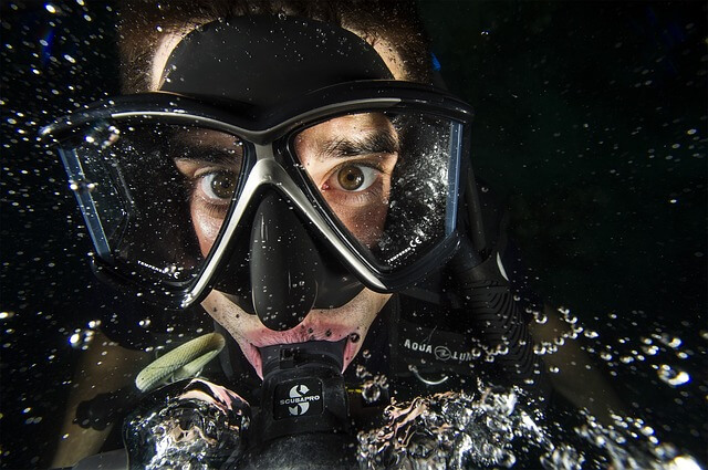 diver-113077_640